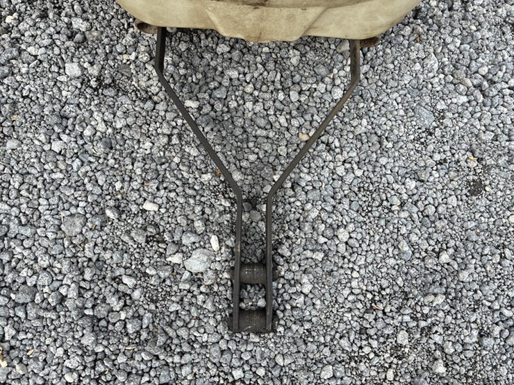 #5178-•-50-gal-poly-sprayer-image-3