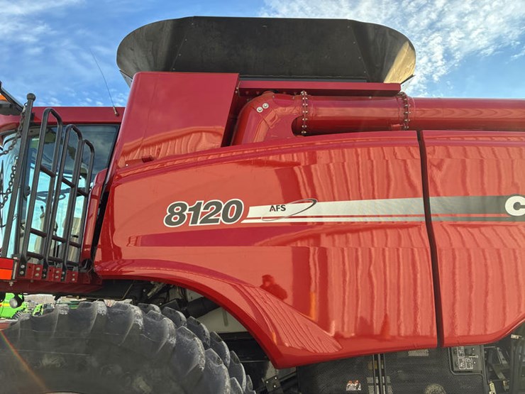 2010-case-ih-8120-image-22