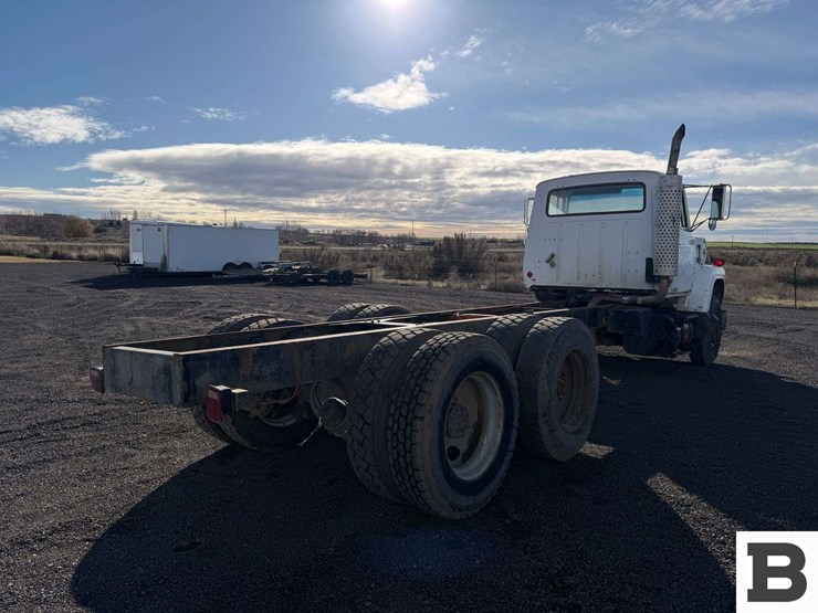 1985-ford-8000-image-5