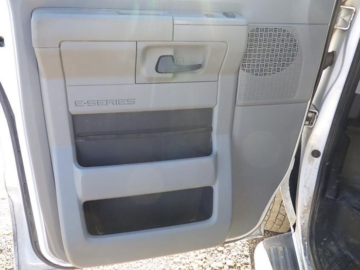 2011-ford-e350-image-19