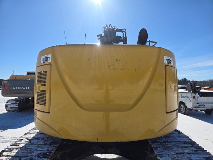 2016-deere-245g-lc-image-36