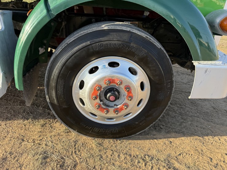 2021-peterbilt-367-image-17