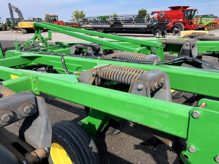 2014-john-deere-2720-image-15