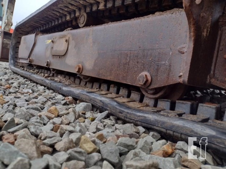 2011-bobcat-e35-image-30