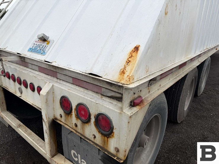 2000-neville-trailer-image-32