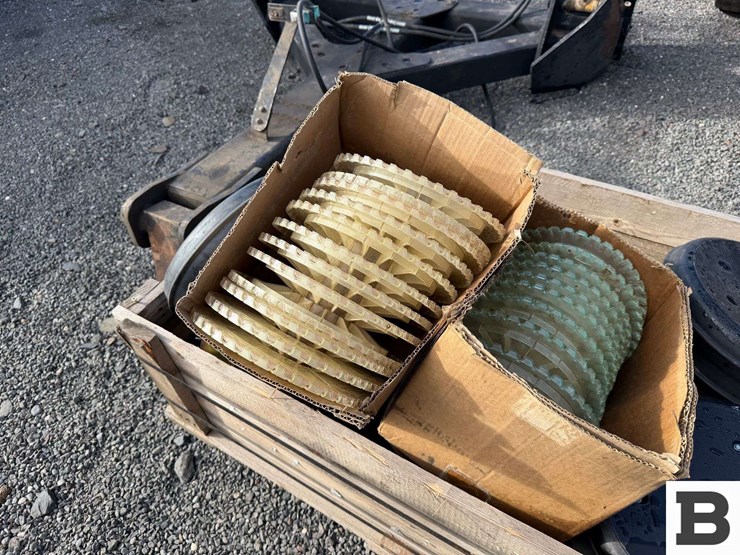 schlagel-mfg.-ripper,-implement-dolly,-great-plains-corn-planter-image-100