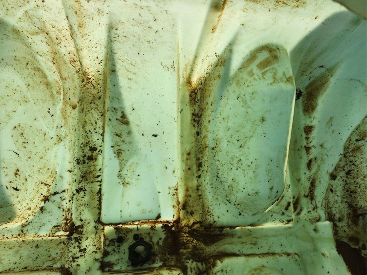 2610-gallon-center-drain-tank-poly-tank-image-16