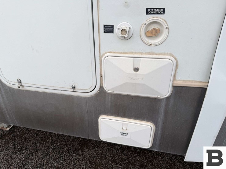 2006-raptor-3712ts-travel-trailer-image-16