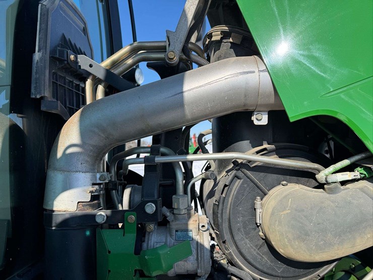 2012-john-deere-8310r-image-110