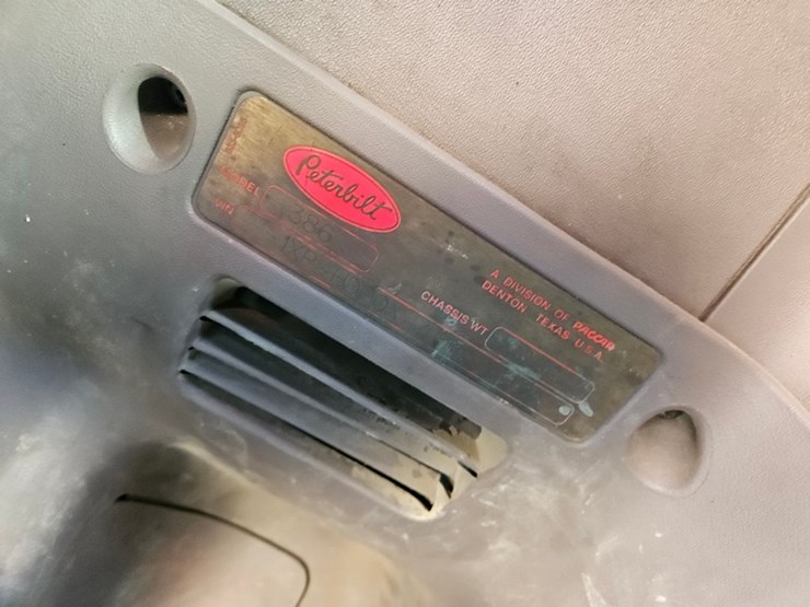 2011-peterbilt-386-image-38