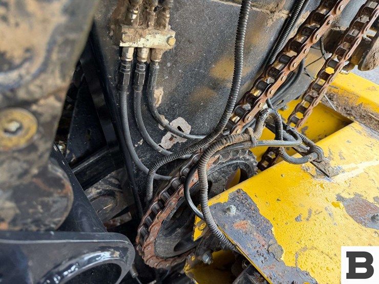 new-holland-340-image-46