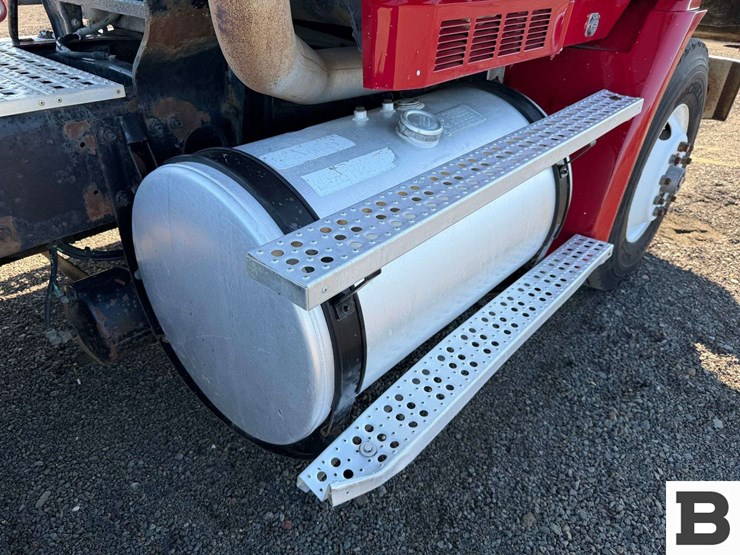 1986-freightliner-flc112-image-33