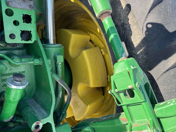 2012-john-deere-8310r-image-54