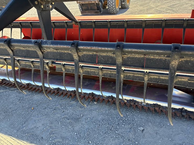 2011-case-ih-3020-image-27