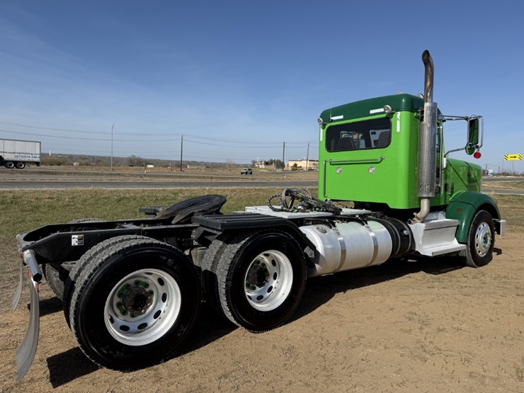2021-peterbilt-367-image-5