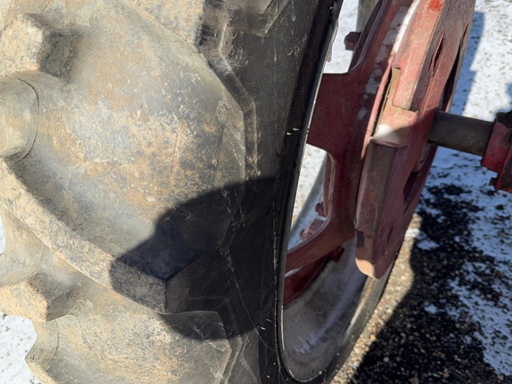 farmall-h-tractor-image-6