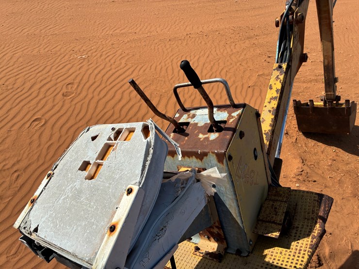 #t8417-•-backhoe-attach.-image-3