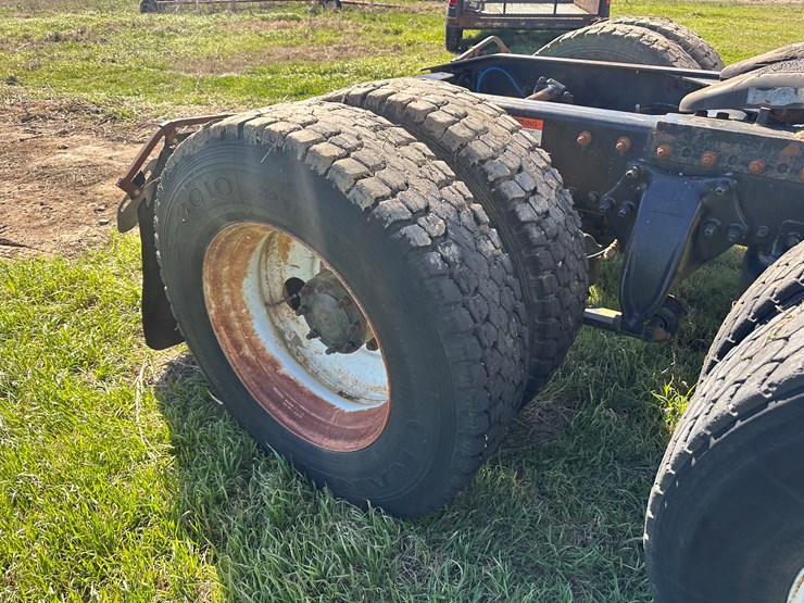 #40057-•-2001-freightliner-century-classic-s/t-t/a-daycab-truck-tractor-1fujbbbg41lh91794-image-12