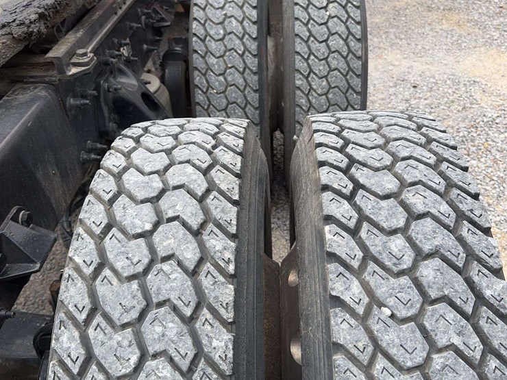 2019-peterbilt-579-image-16