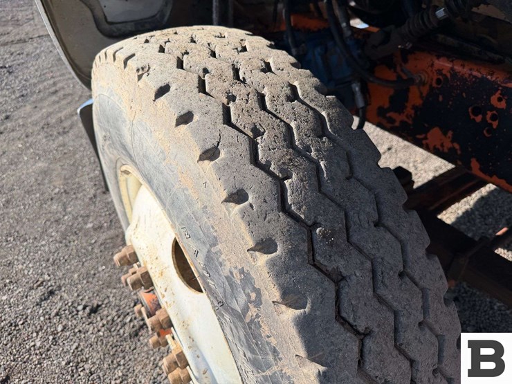 1985-ford-8000-image-12