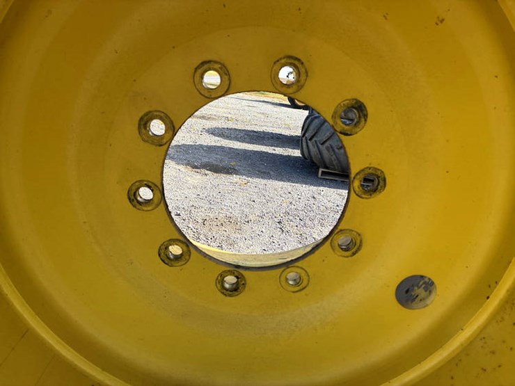 #114558-•-2)-tires-&-rims-1250/45-32-image-12