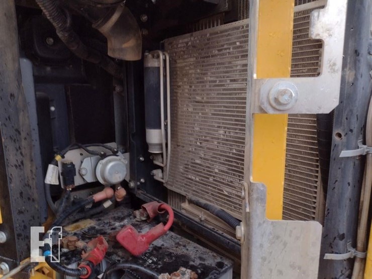 2019-deere-75g-image-45