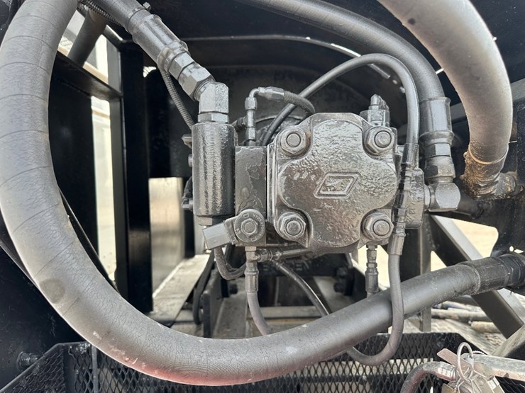 2013-peterbilt-367-image-11