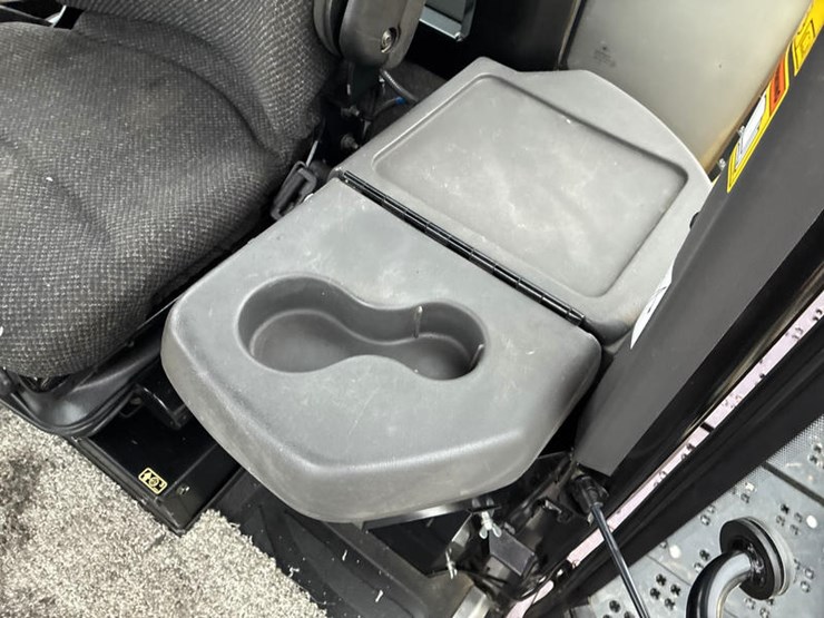 2015-ag-chem-rg1100-image-85