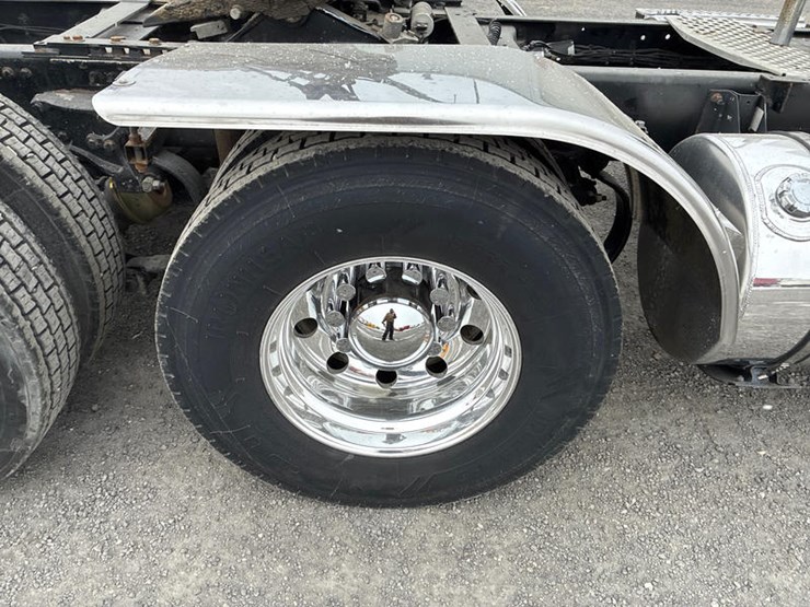 2016-kenworth-t680-image-16