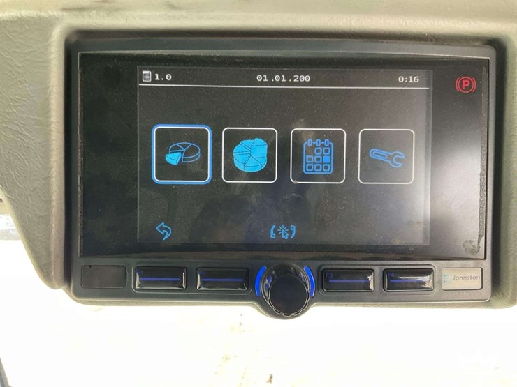 2018-johnston-c201-compact-street-sweeper-image-14