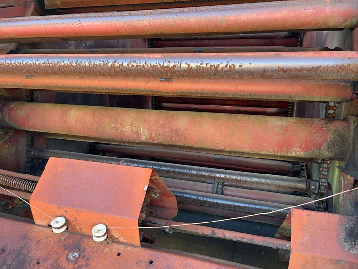 new-holland-855-image-4