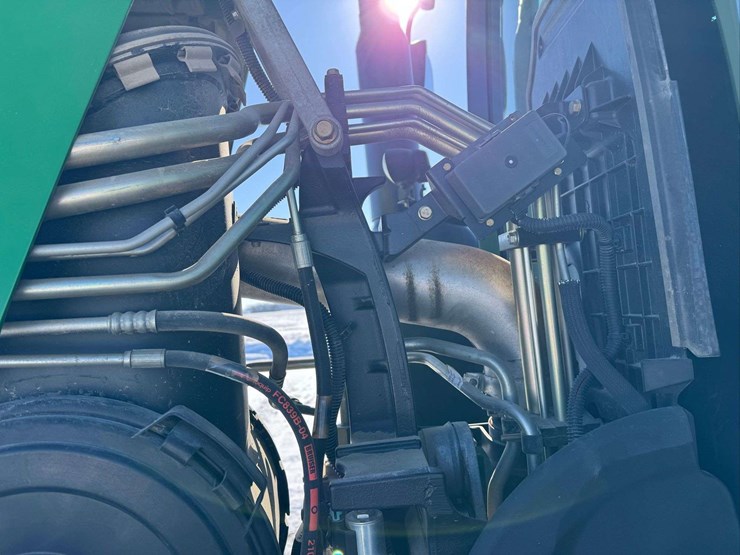 2012-john-deere-8310r-image-103