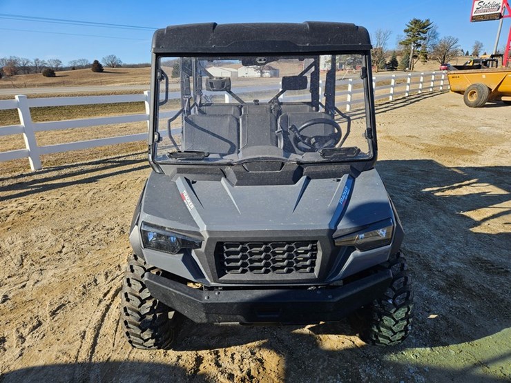 2019-john-deere-gator-image-8