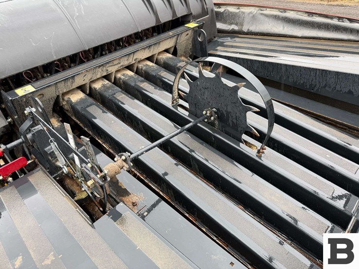 new-holland-340-image-51