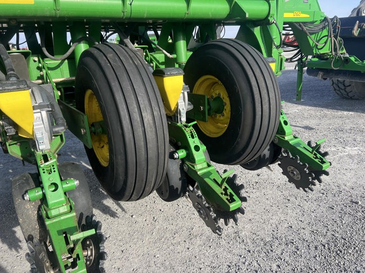 2004-john-deere-1790-image-18