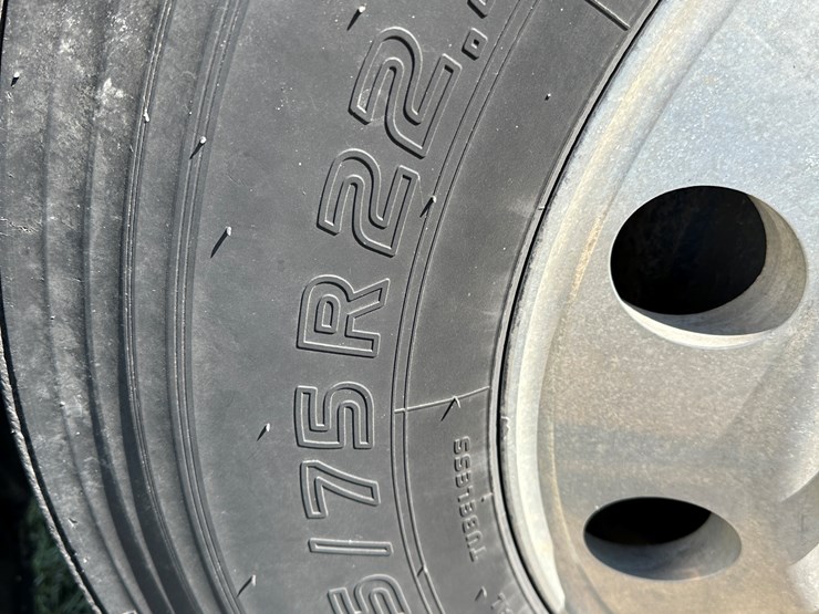 #40057-•-2001-freightliner-century-classic-s/t-t/a-daycab-truck-tractor-1fujbbbg41lh91794-image-8