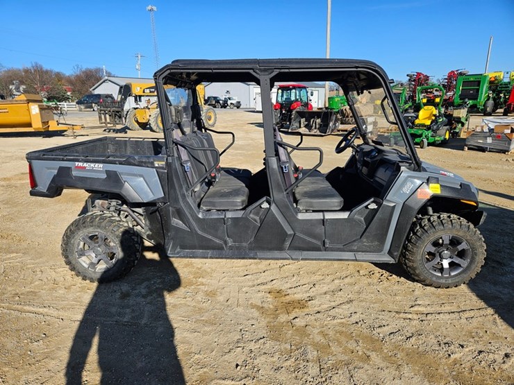 2019-john-deere-gator-image-6