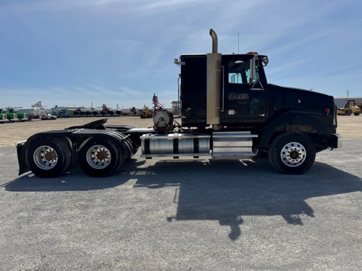 2011-western-star-4900sa-image-4