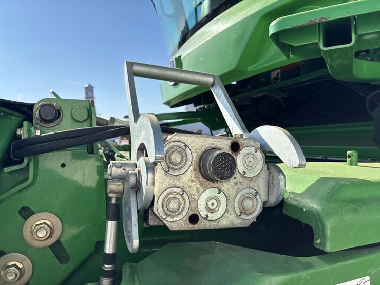 2013-john-deere-s670-image-23