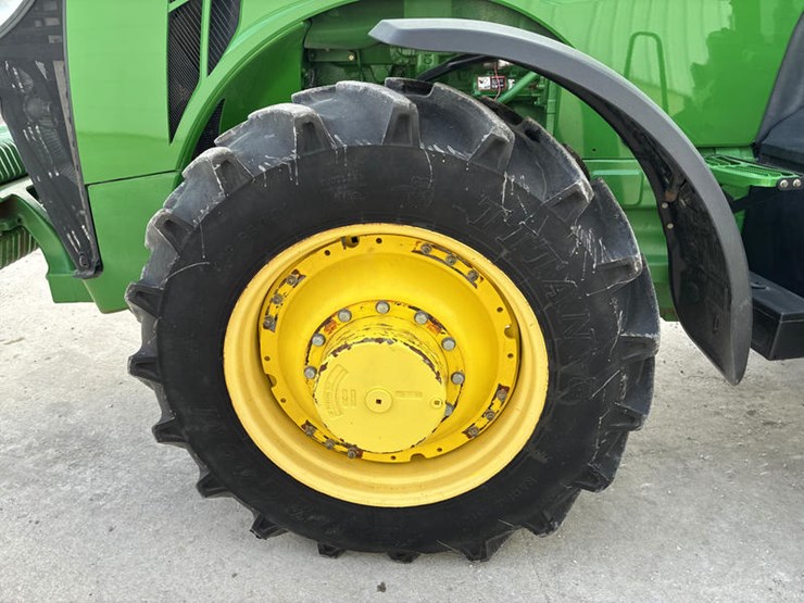 2012-john-deere-8260r-image-36
