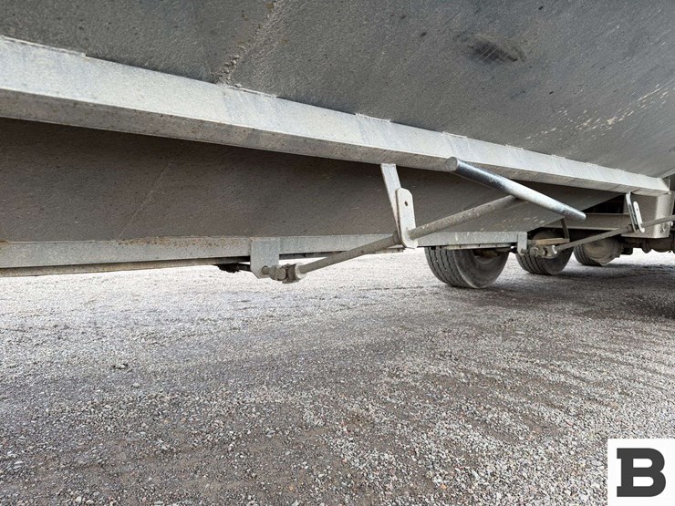 2000-neville-trailer-image-18