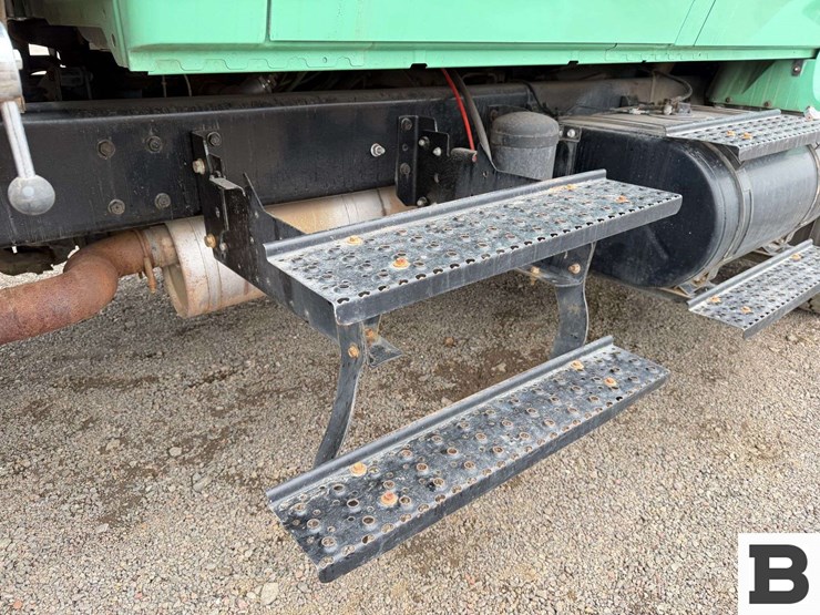 2005-international-7400-image-37