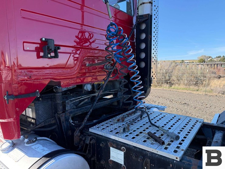 1986-freightliner-flc112-image-13