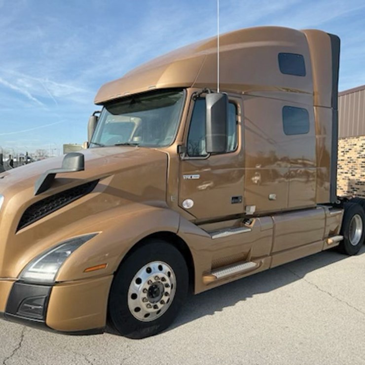 2022 VOLVO VNL 760