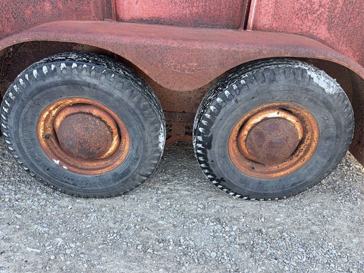 16’-rawhide-livestock-trailer-image-7