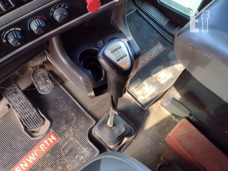 2013-kenworth-t800-image-13