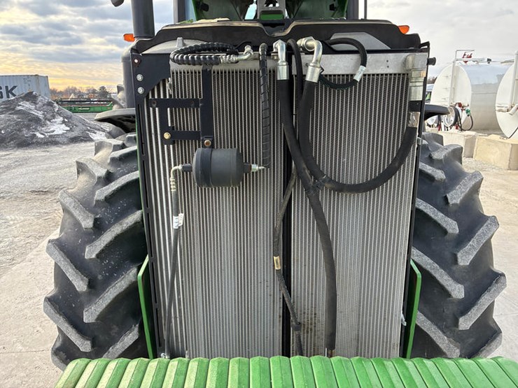 2012-john-deere-8260r-image-60