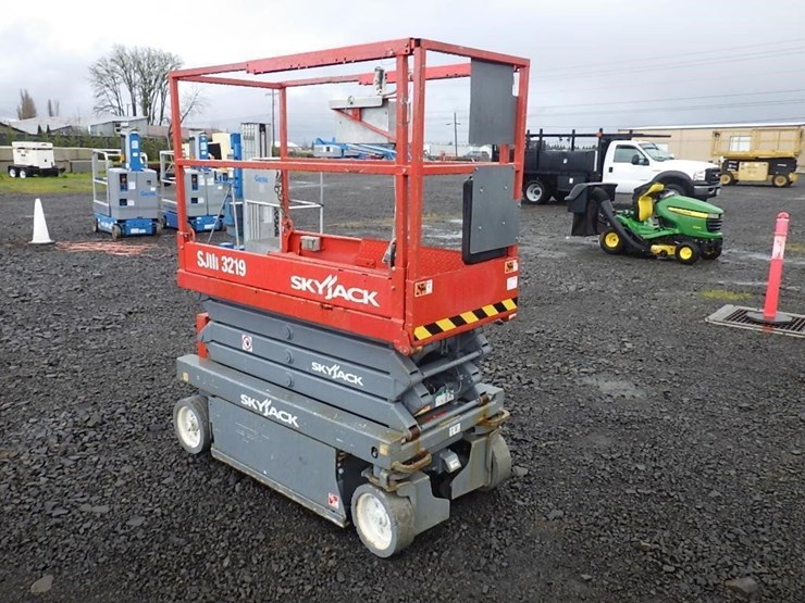2013-skyjack-sjiii3219-image-7