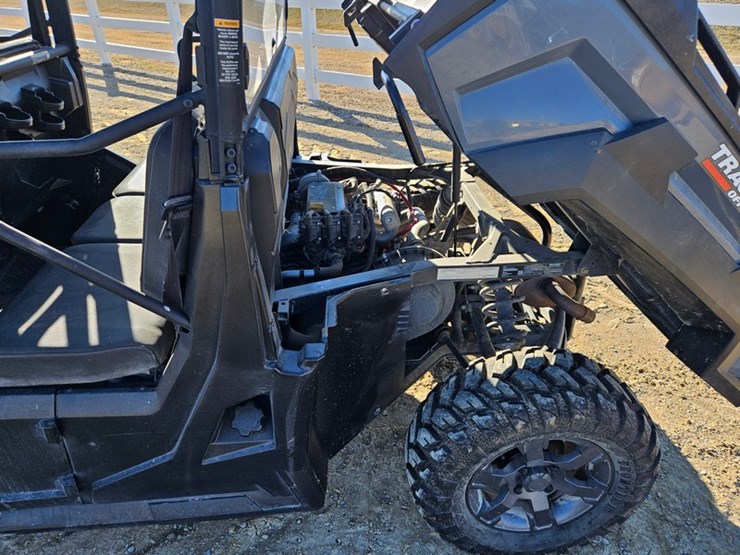 2019-john-deere-gator-image-12