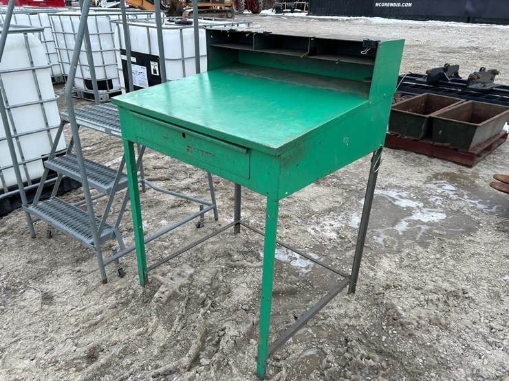 metal-steps-w/-shop-desk-image-2